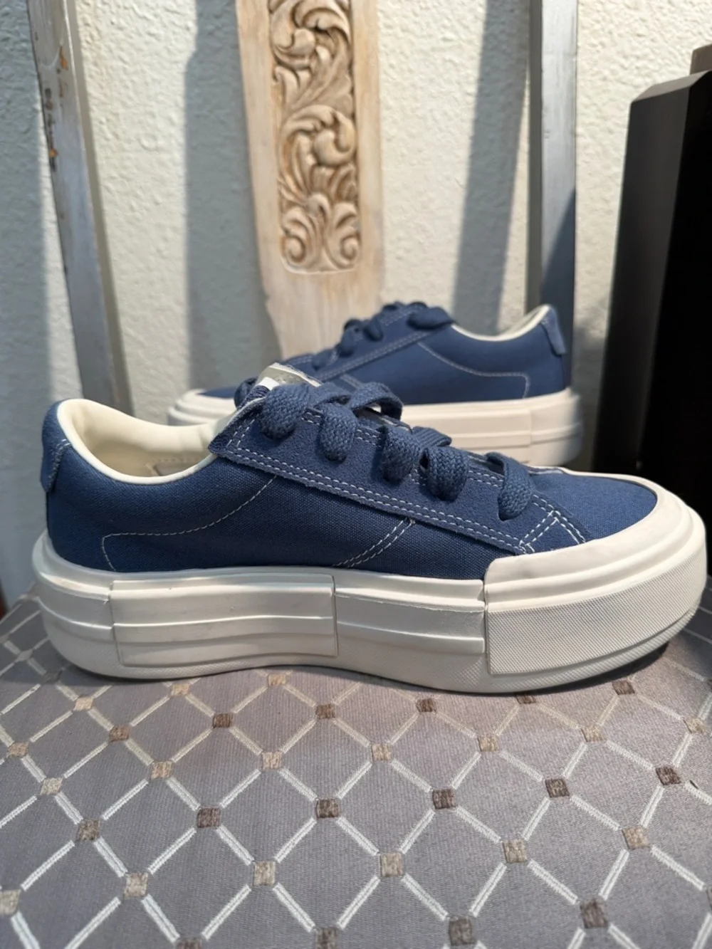 Men Converse shoes size 9 - Picture 5 of 6